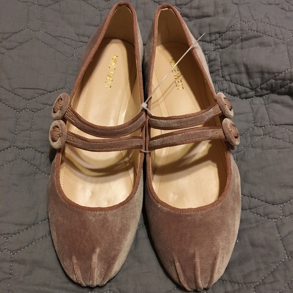 nine west velvet flats